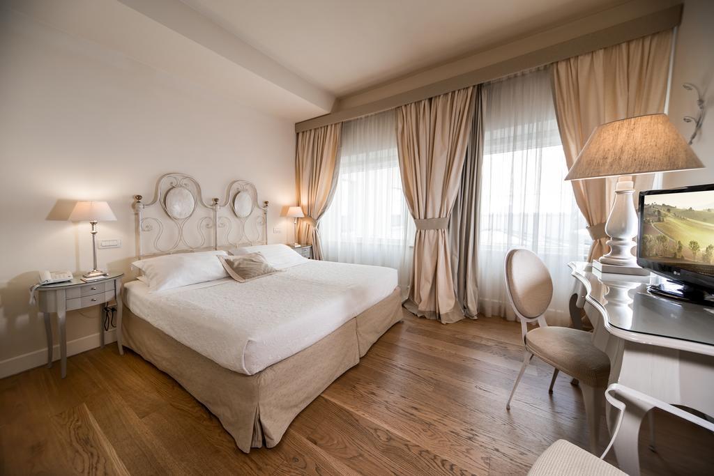 Hotel & Residenza 100 Torri Ascoli Piceno Bagian luar foto